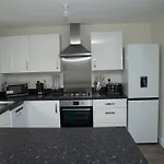 5 Swiftsure - Stunning 4 Bed Home, Free Parking