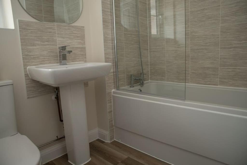 5 Swiftsure - Stunning 4 Bed Home, Free Parking