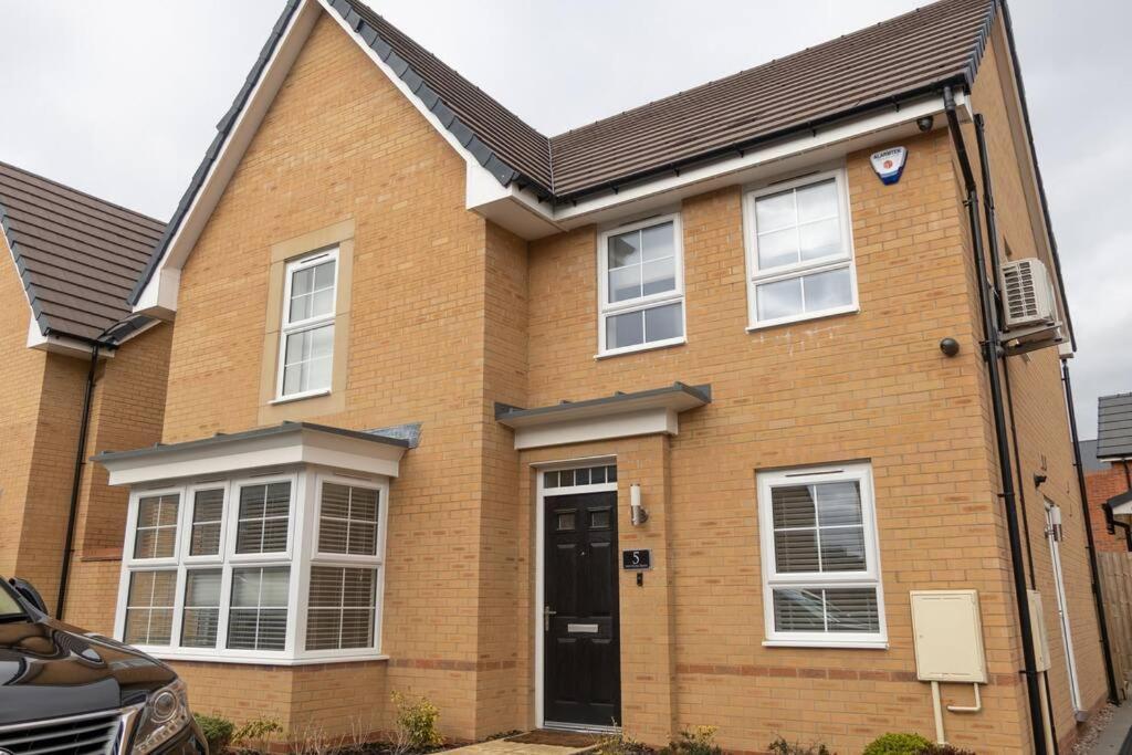 5 Swiftsure - Stunning 4 Bed Home, Free Parking *